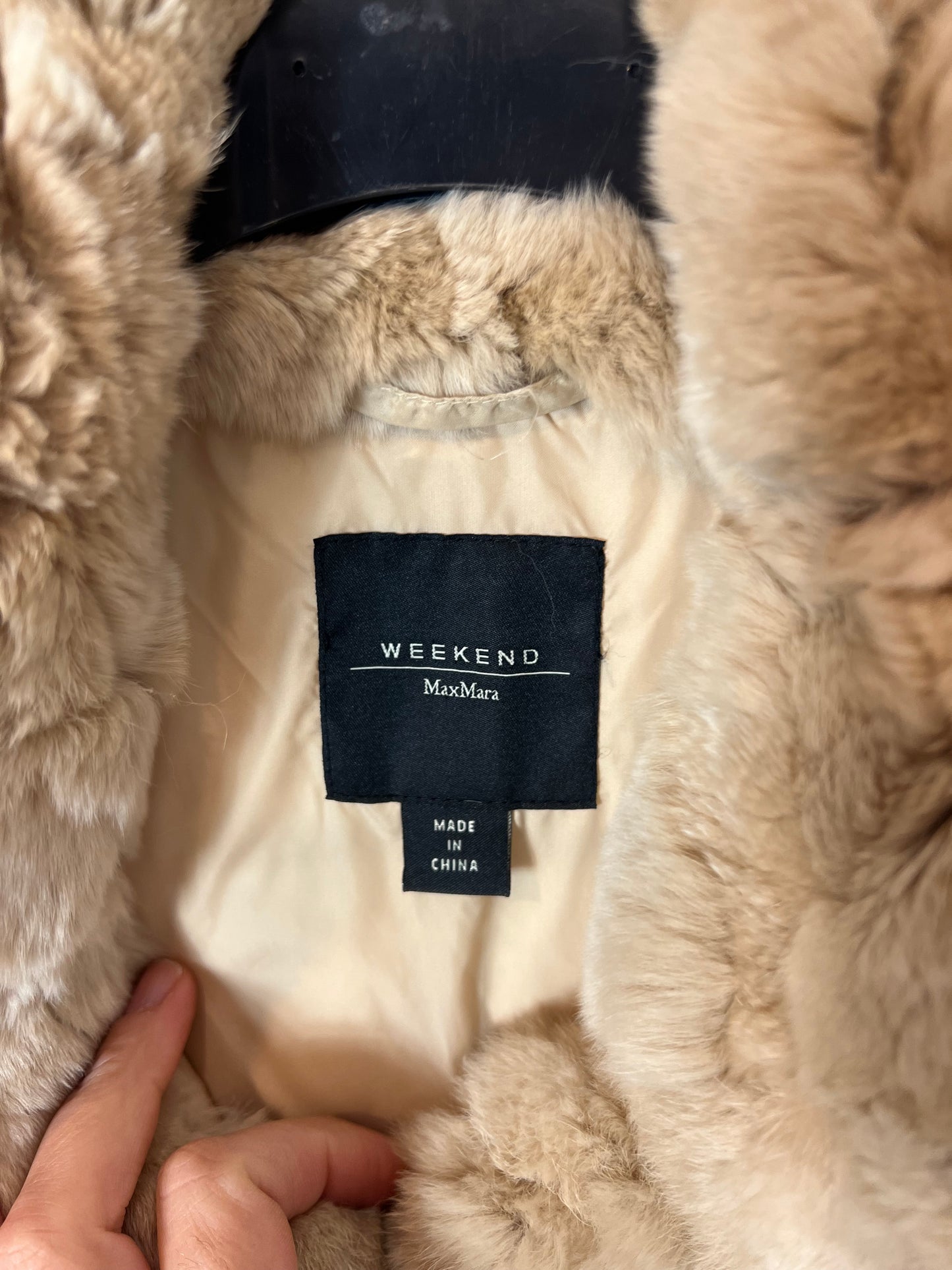 WEEKEND MAXMARA. Abrigo acolchado beige. T 38