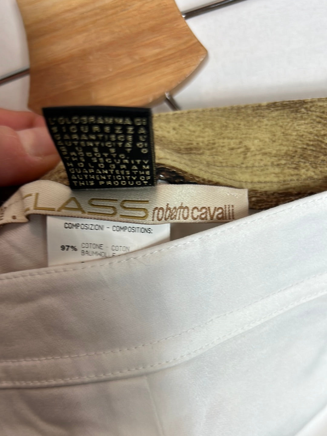 ROBERTO CAVALLI. Pantalón blanco bordados dorados. T 42 ( 40)