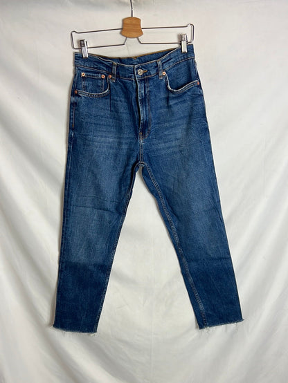 OTRAS. Denim estilo mom  fit flecos. T 38