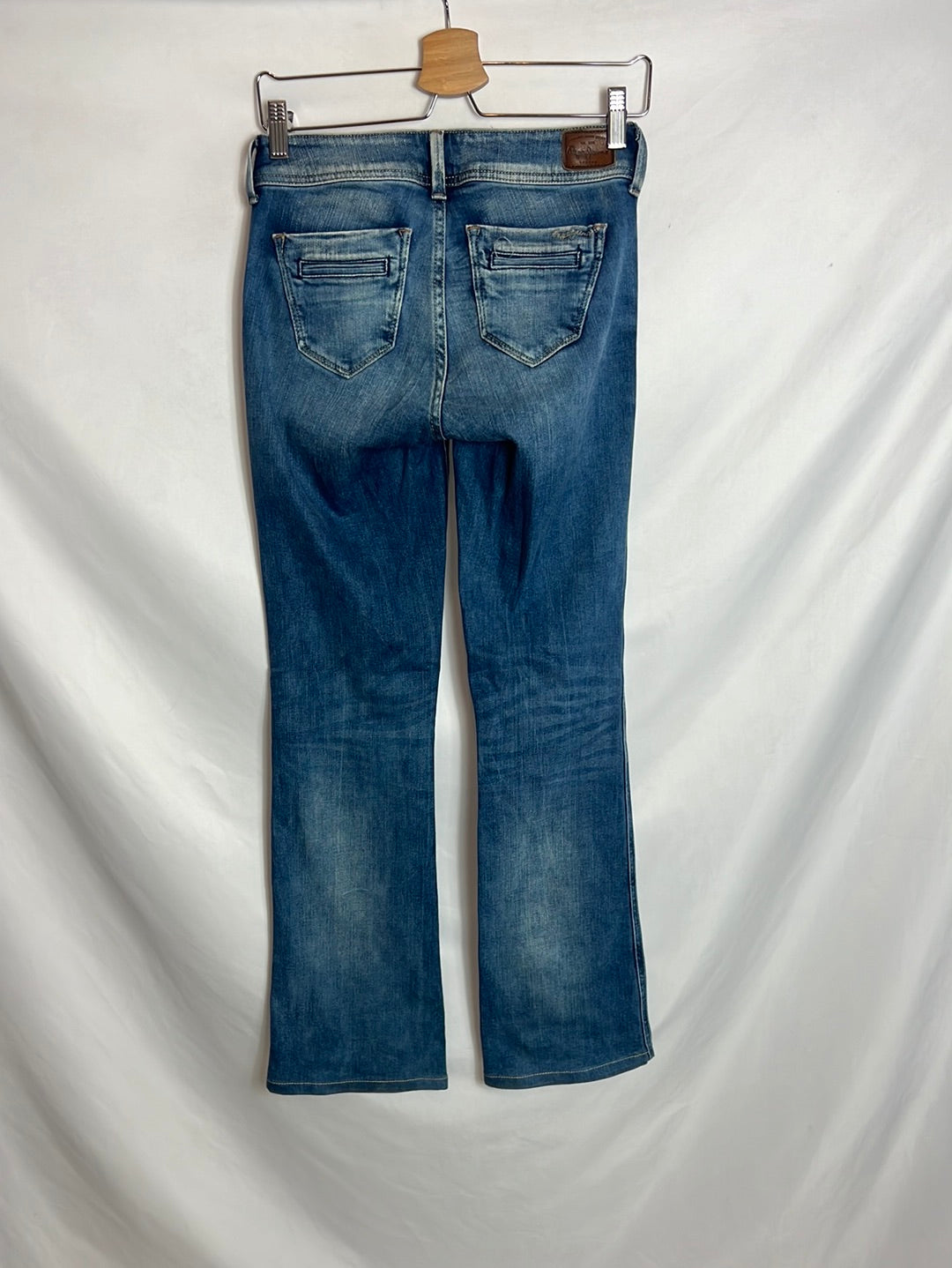 PEPE JEANS. Denim acampanado efecto desgastado. T 36 (Tara)