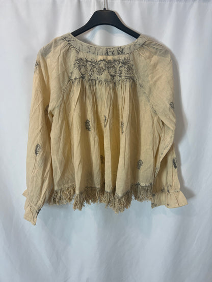 JOT. Blusa beige bordados y flecos. T S/M