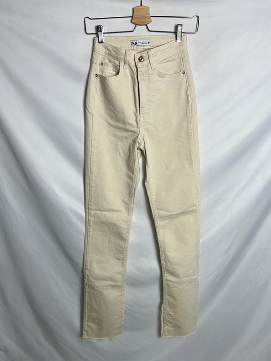 ZARA. Pantalón denim recto aperturas. T 34