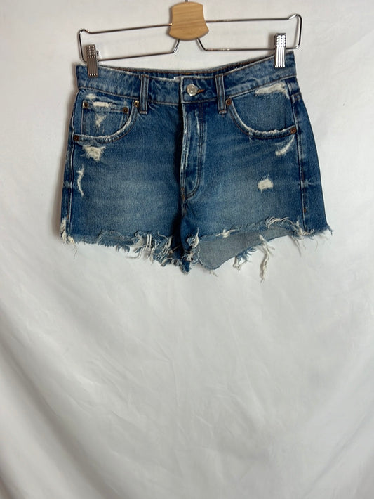 ZARA. Short vaquero deshilachado T. 36