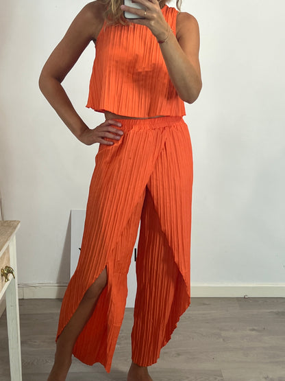 OTRAS. Conjunto naranja plisado. T XS/S