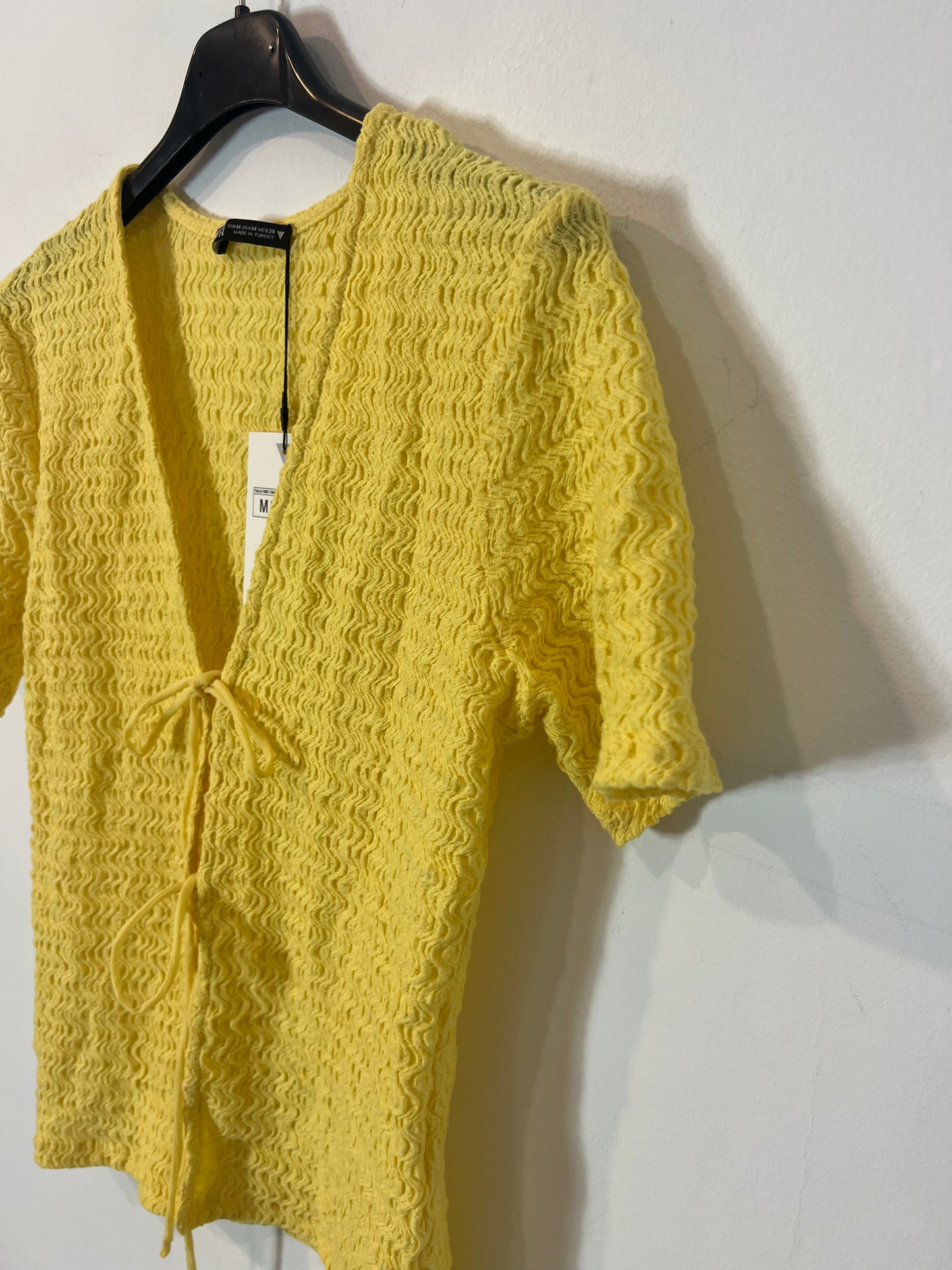 ZARA. Top amarillo textura T.m