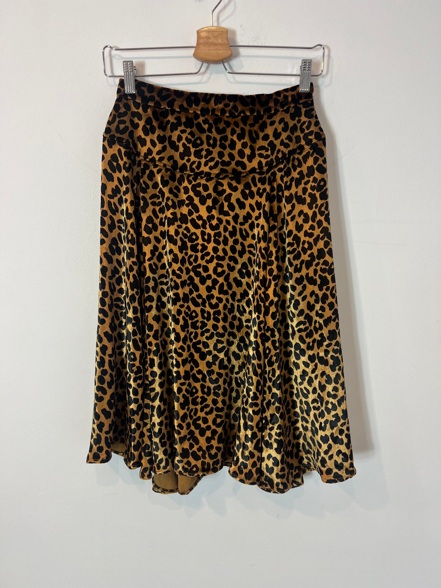 OTRAS. Falda midi terciopelo animal print. T XS