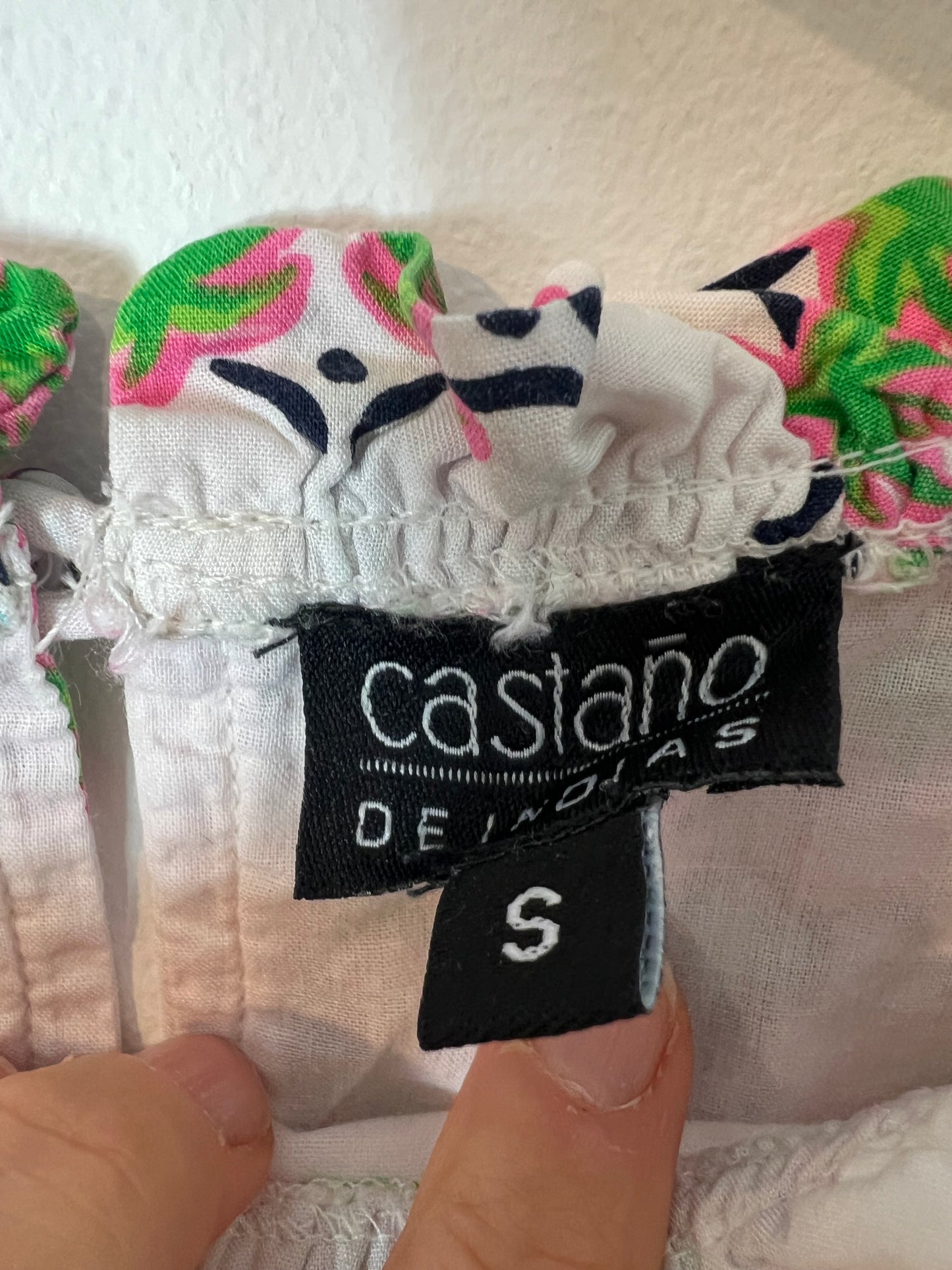 CASTAÑO DE INDIAS. Blusa blanca estampada T.s