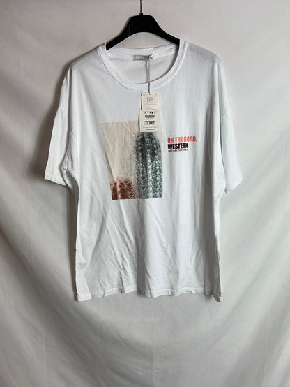 PULL&BEAR . Camiseta blanca dibujo. TL