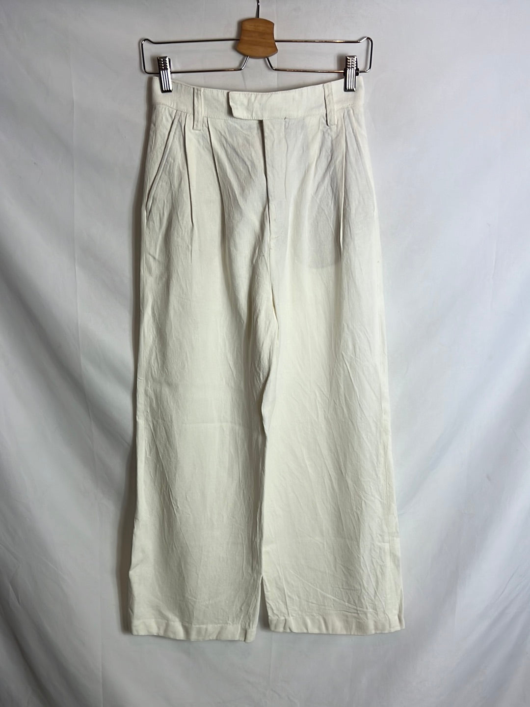 Buscar ZARA. Pantalones textura color crudo. T XS