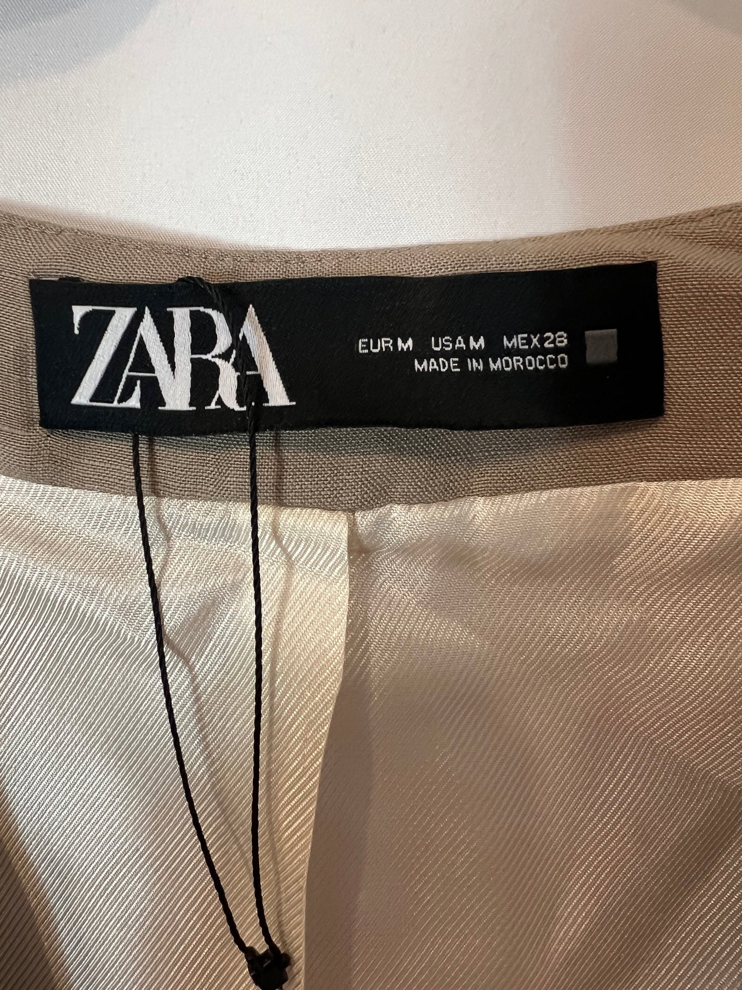 ZARA. Chaleco color tostado anudado. T M