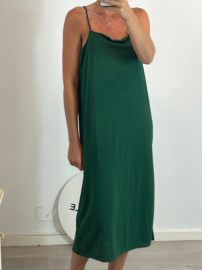 H&M. Vestido midi verde oscuro. T M