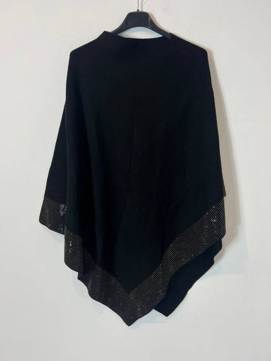 OTRAS. Poncho negro detalle pedrería. T U(M/L)