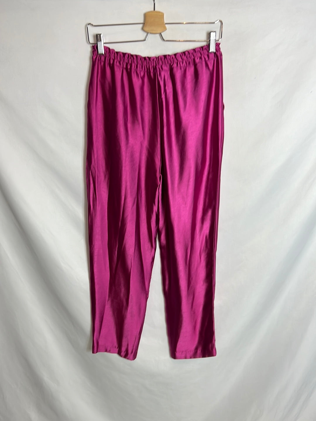 INTROPIA. Pantalón satinado rosa fluido. T S