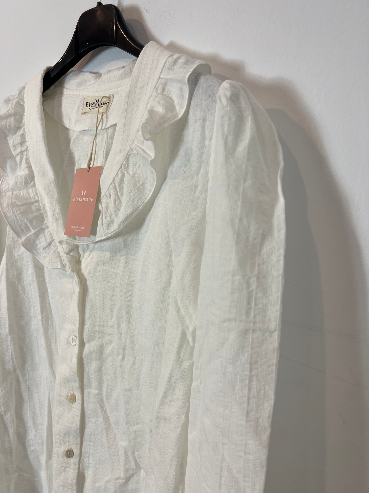 ELENFANTINE. Blusa blanca cuello volante T.s