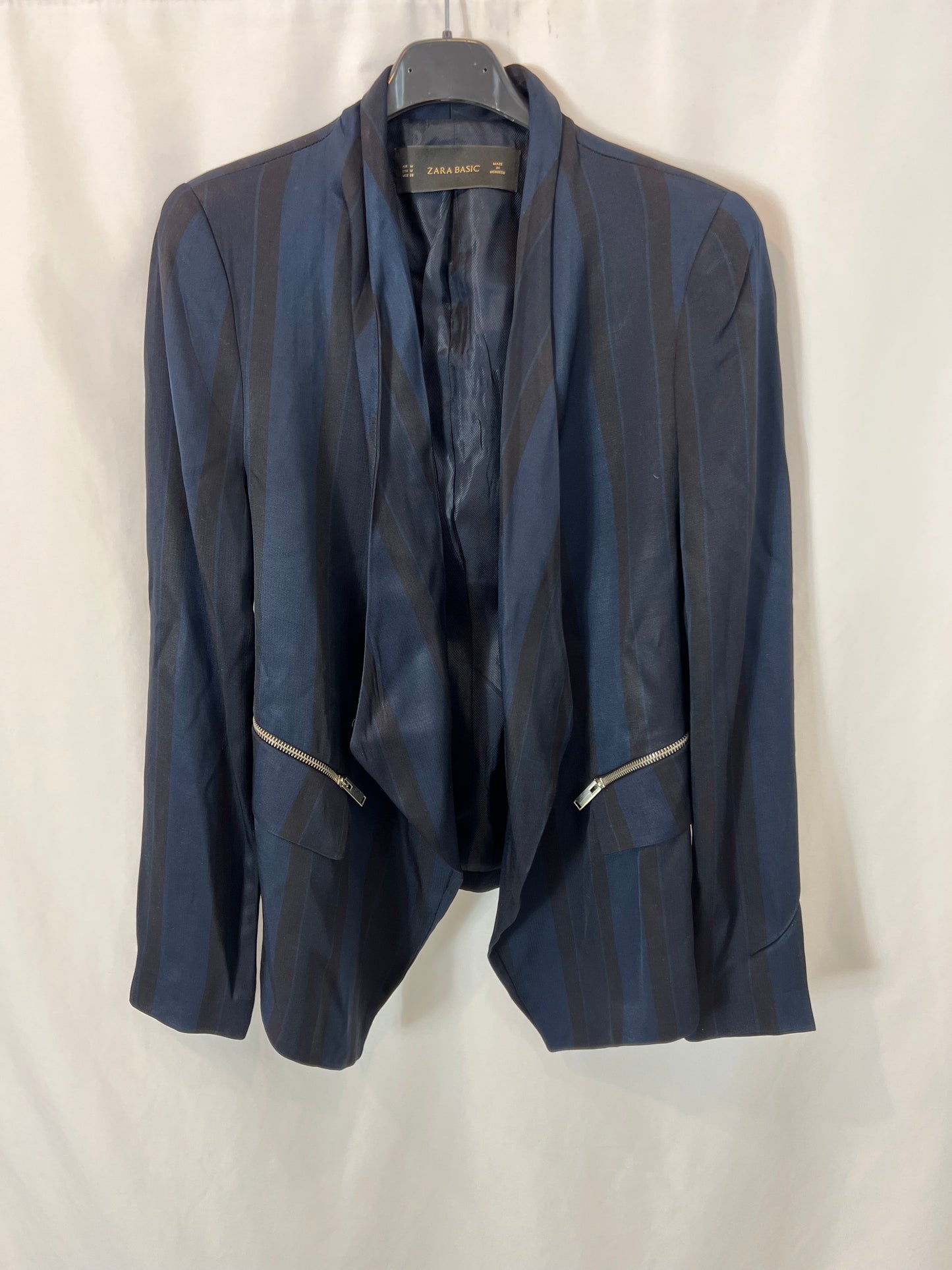 ZARA. Blazer rayas negra y azul T.m