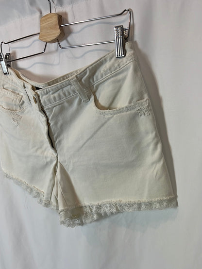 DOLCE&GABBANA. Denim short blanco detalle encaje. T 40