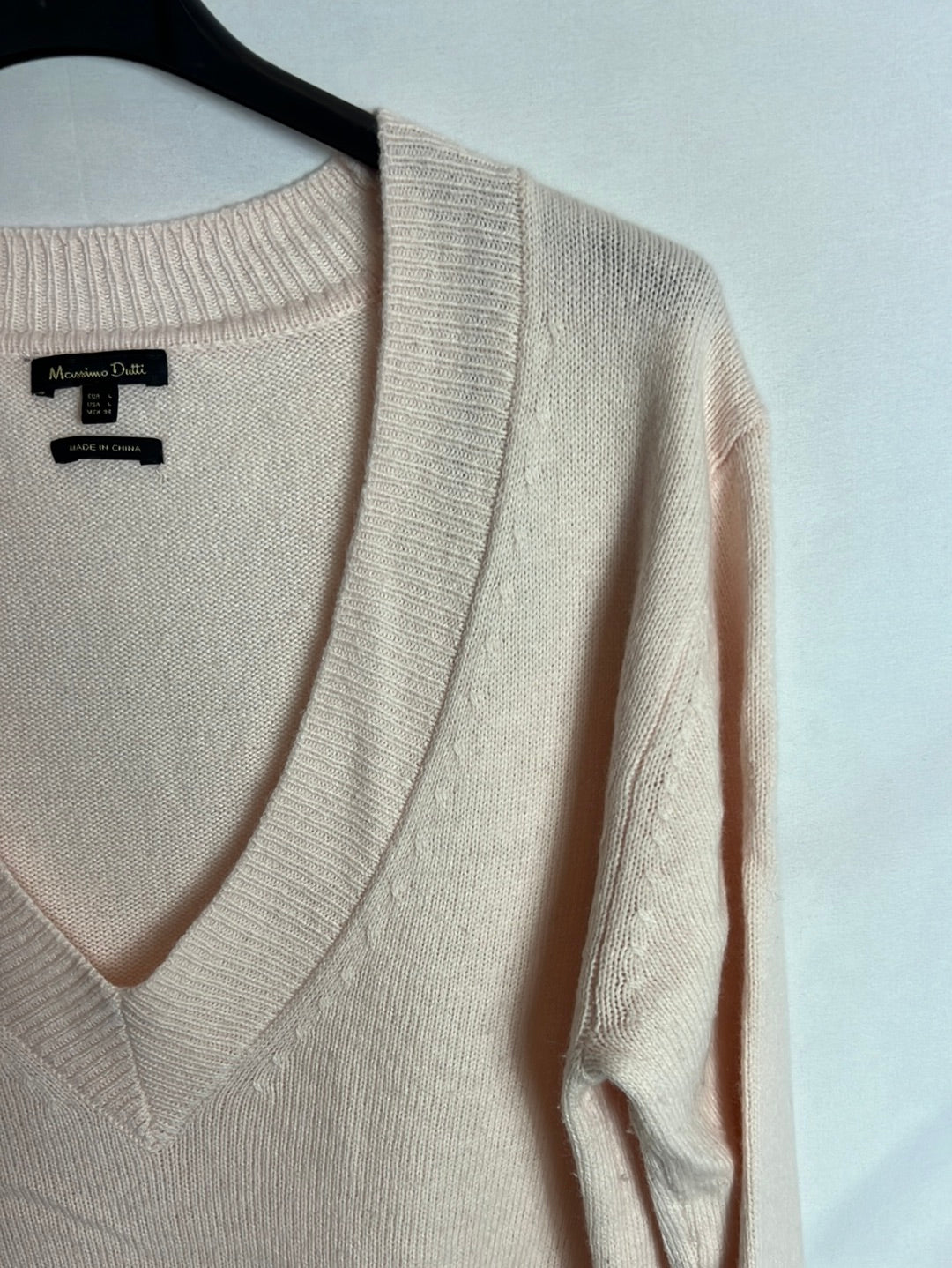 MASSIMO DUTTI. Jersey rosa cuello pico. T L