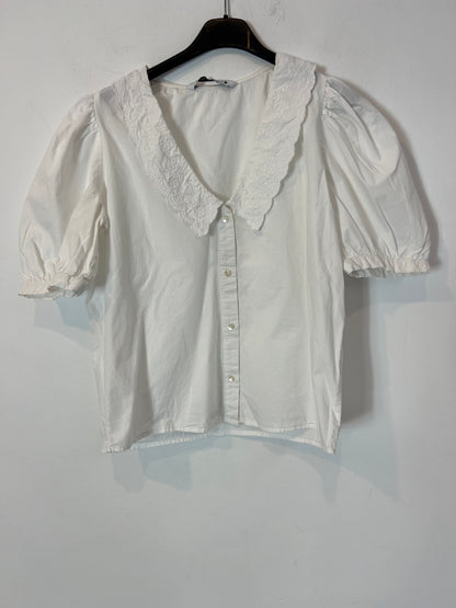 ZARA. Camisa blanca detalles cuello T.s