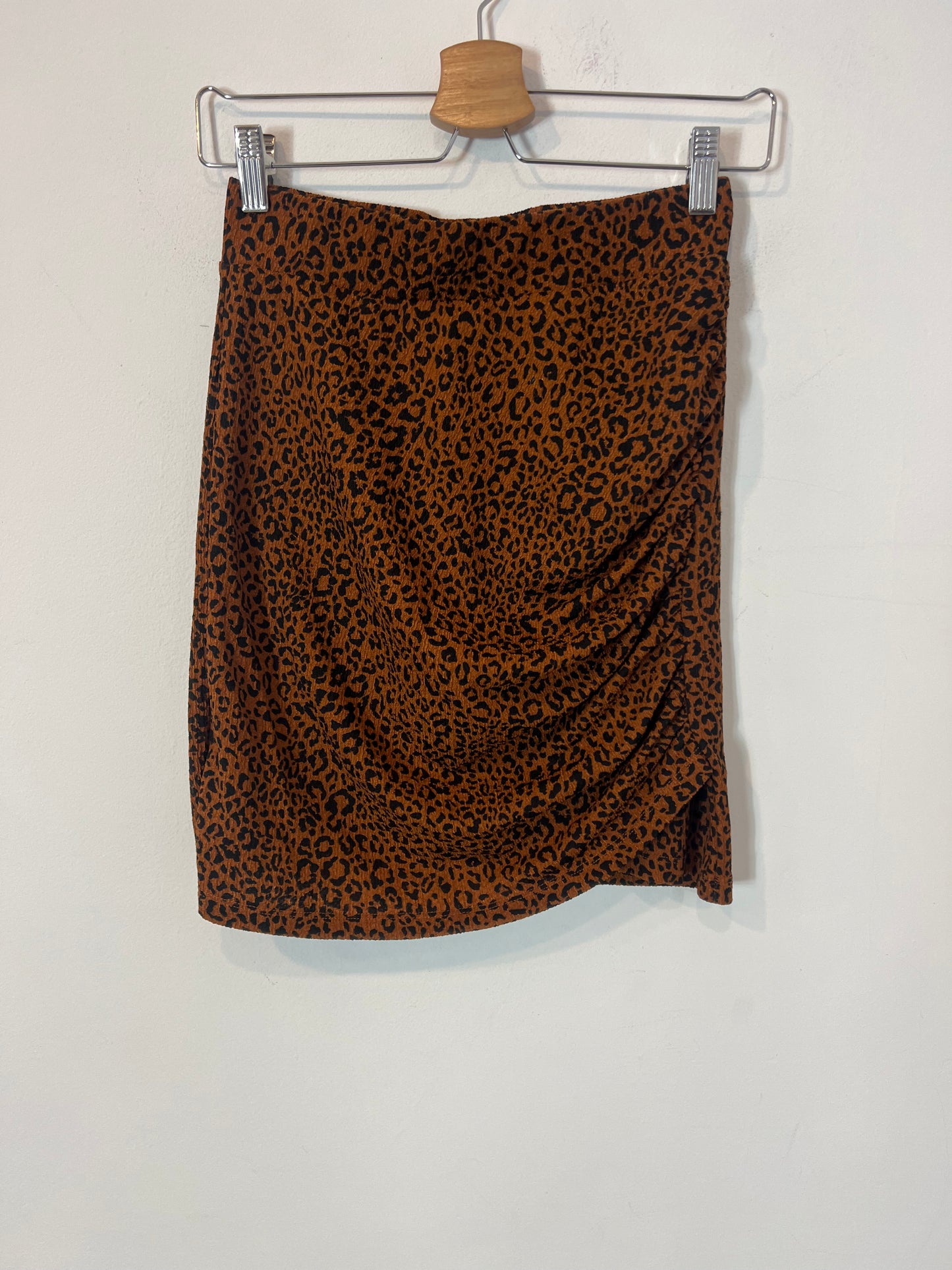 STRADIVARIUS . Falda corta animal print elástica . T M