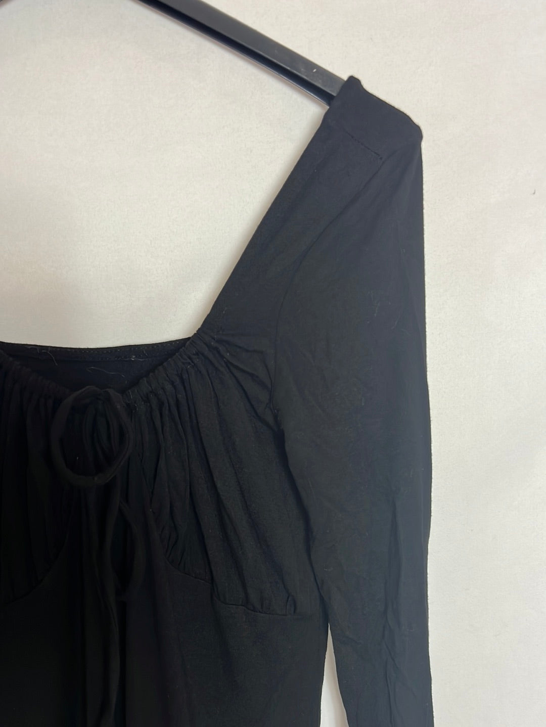 OTRAS. Vestido negro elastico escote fruncido T M