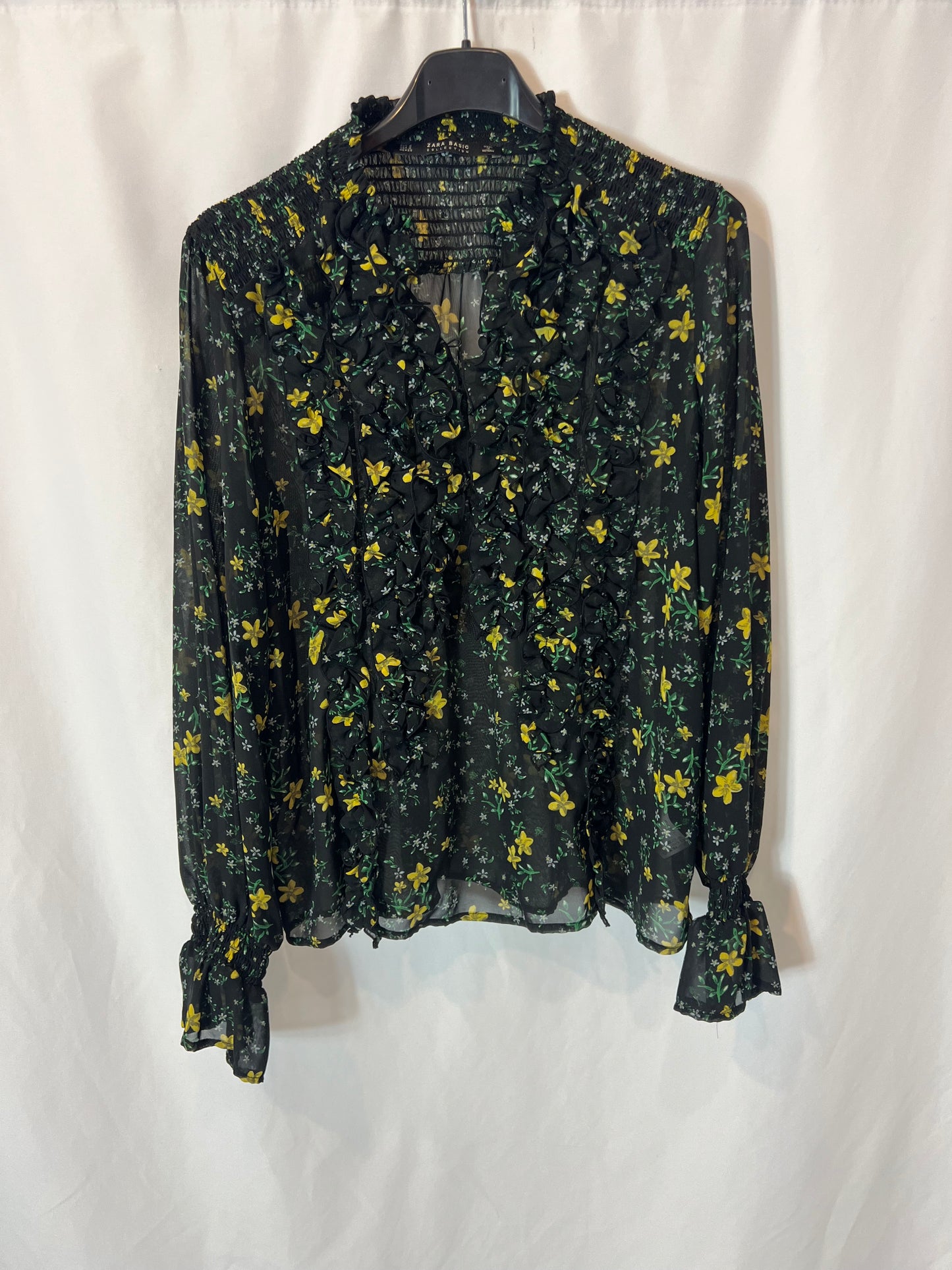 ZARA. Blusa negra flores T.s