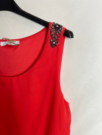 OTRAS. Vestido rojo gasa detalle hombros. T S