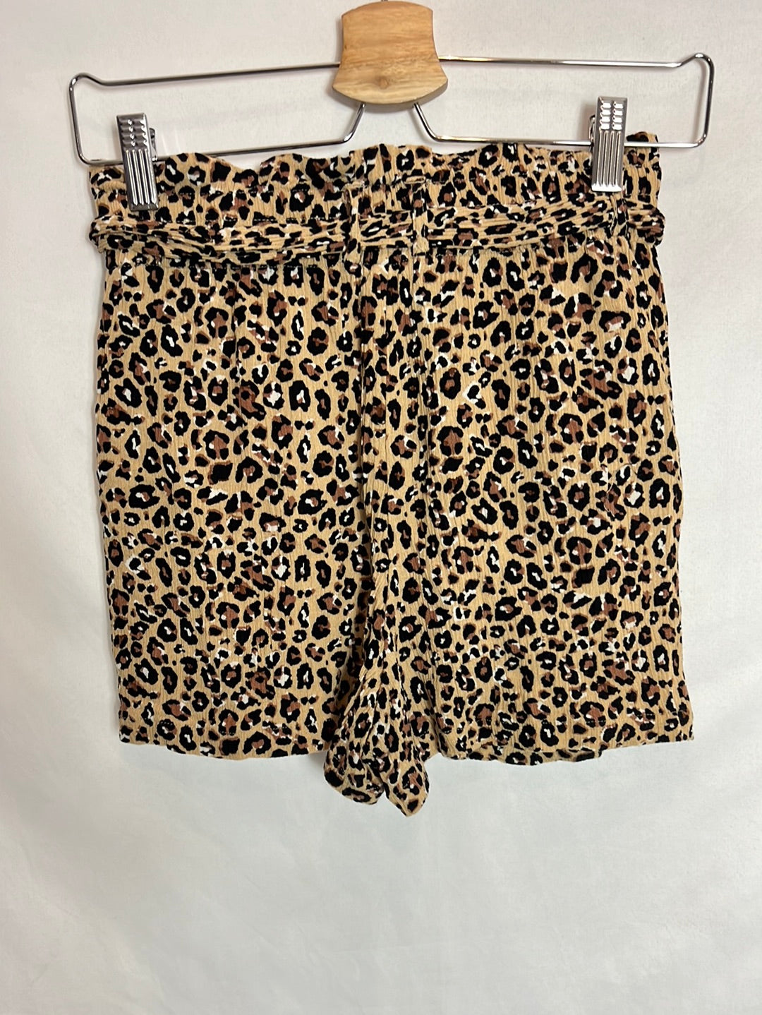 STRADIVARIUS. Pantalón corto fluido animal print. T S