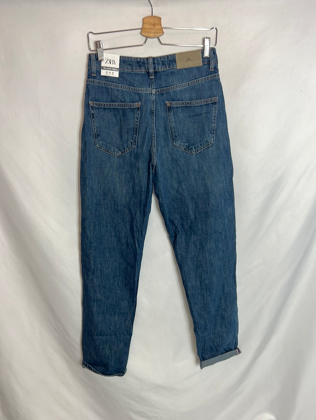 ZARA. Pantalón relaxed  rigid T.34