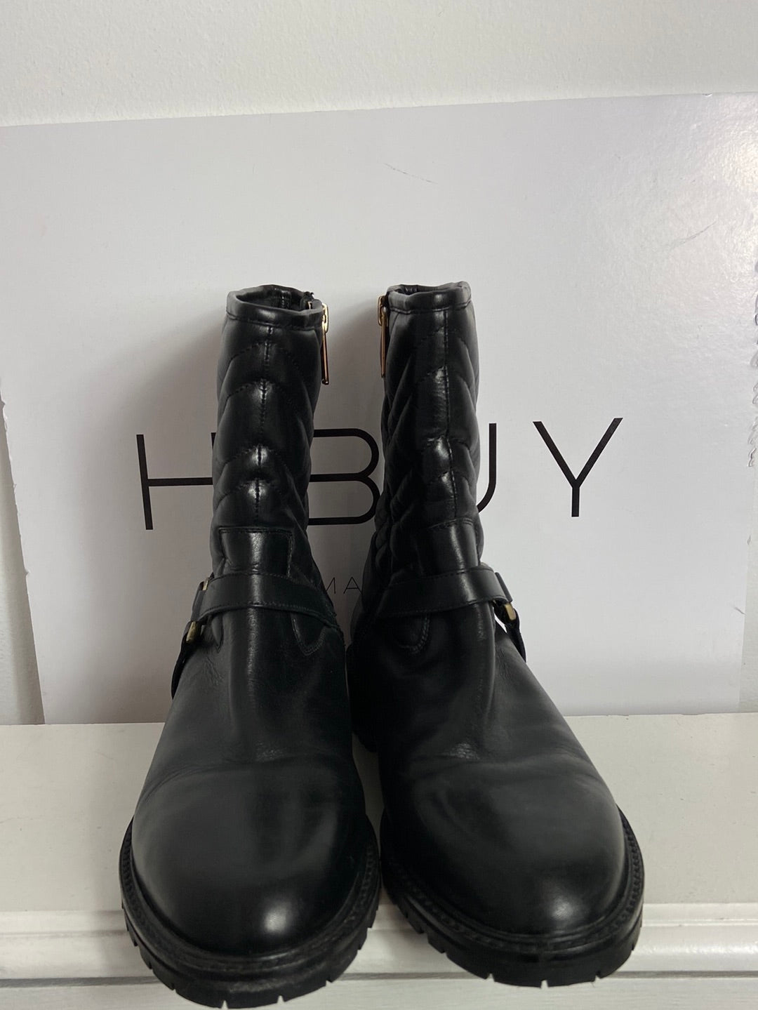 PEDRO DEL HIERRO. Botas negras de piel  T.41