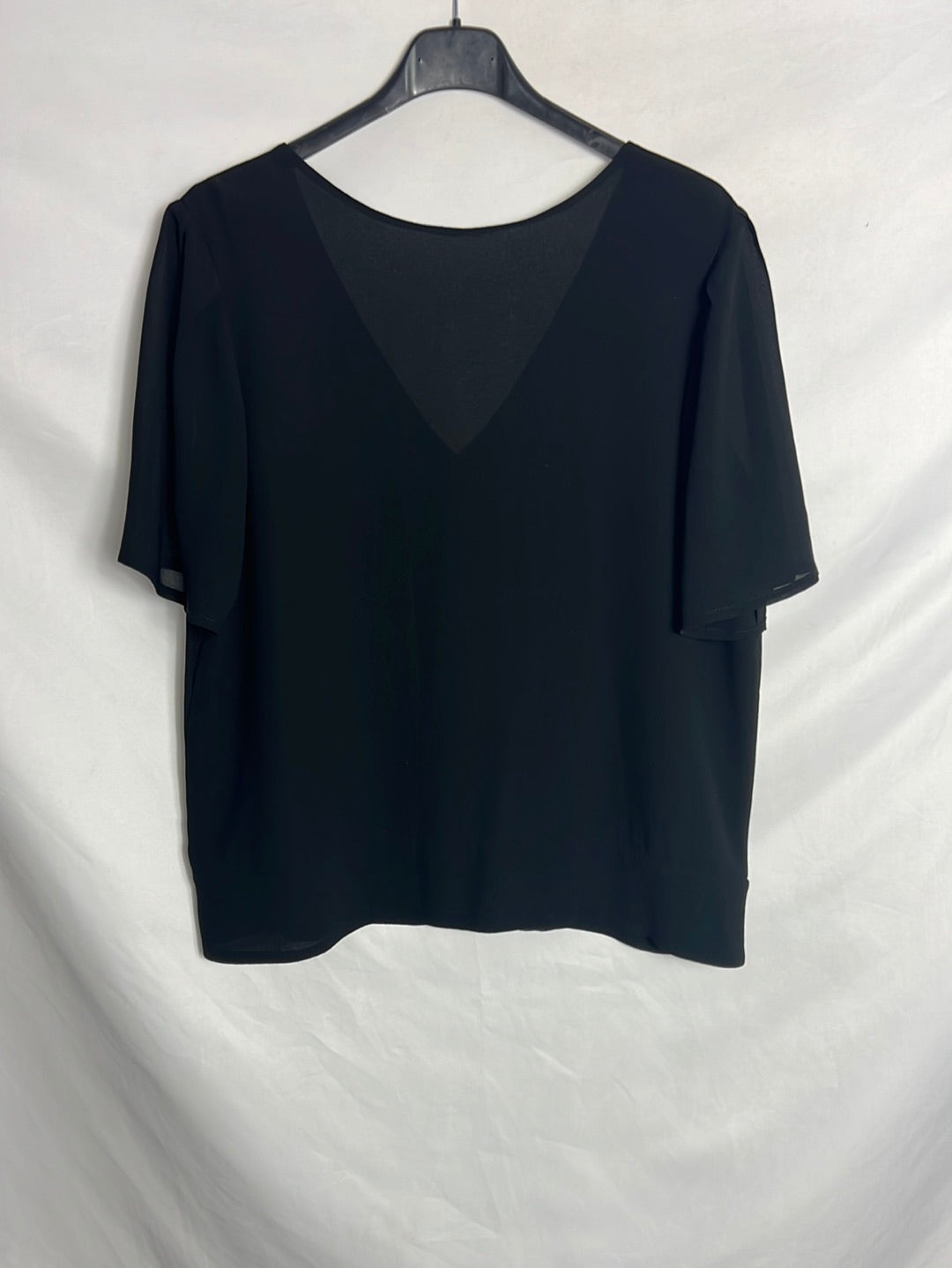 BIMANI. Blusa negra botones dorados. T M