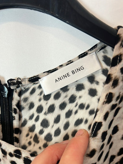 ANINE BING. Vestido corto animal print. T S