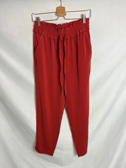 ZARA. Pantalón fluido rojo oscuro. T S