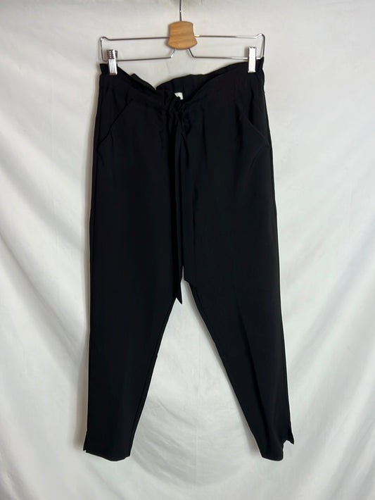 VILA. Pantalón negro fluido cinturón. T M