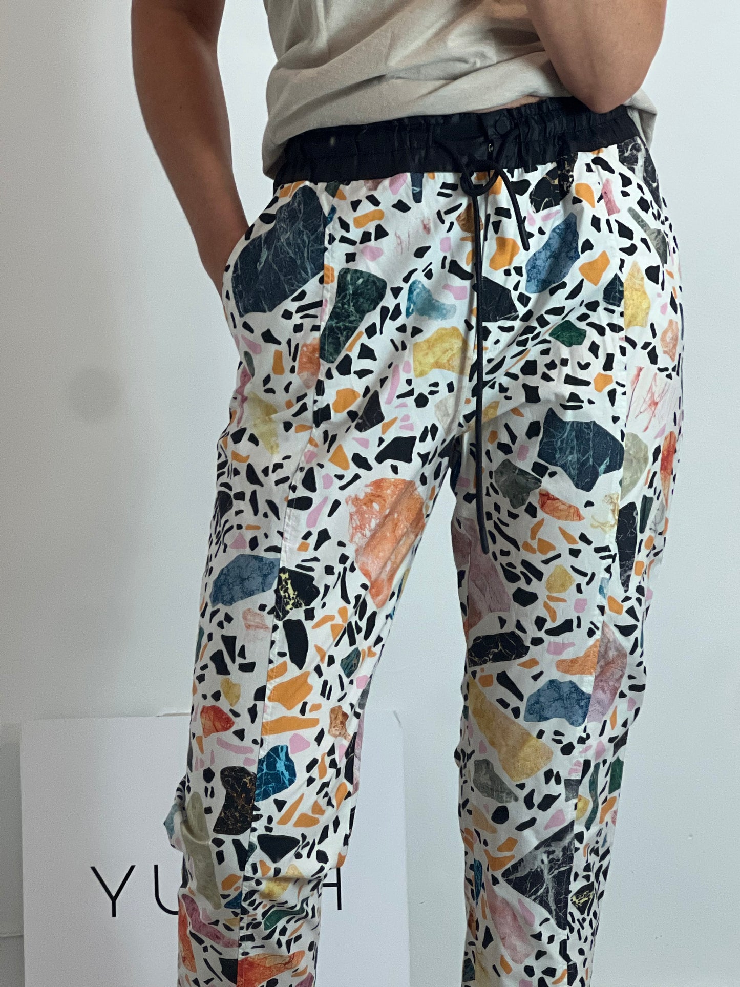 BIMBA Y LOLA. Pantalón estampado textura. T 40