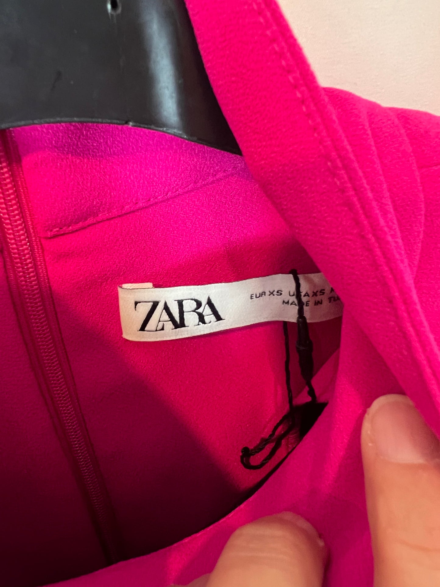 ZARA. Vestido corto rosa T.xs