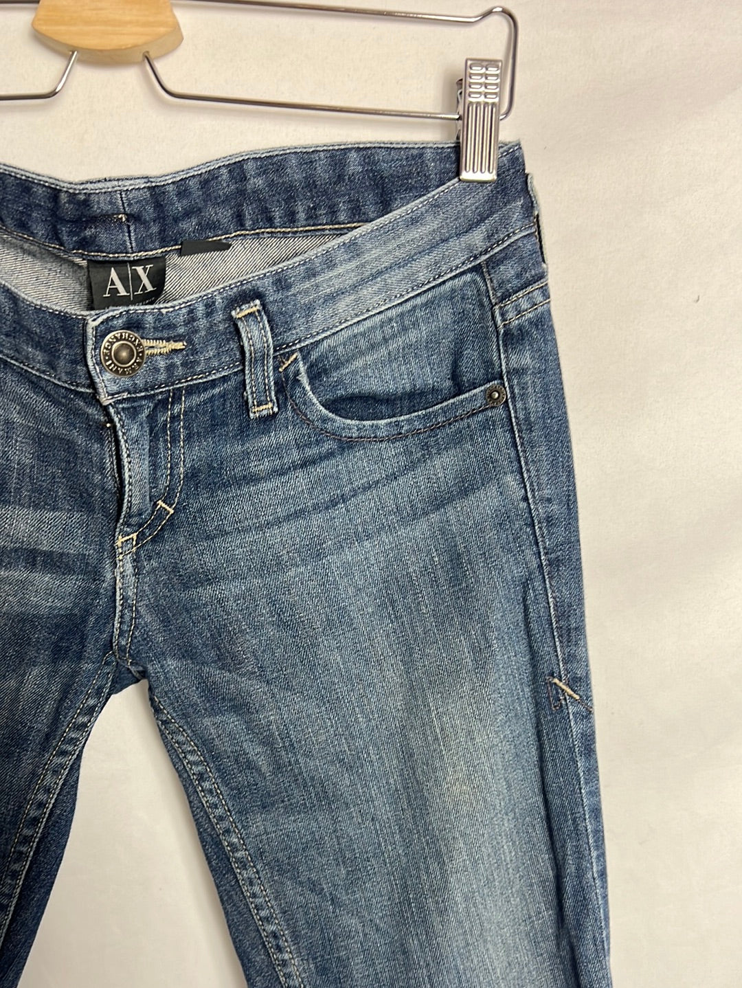 ARMANI EXCHANGE. Denim recto cintura baja. T38