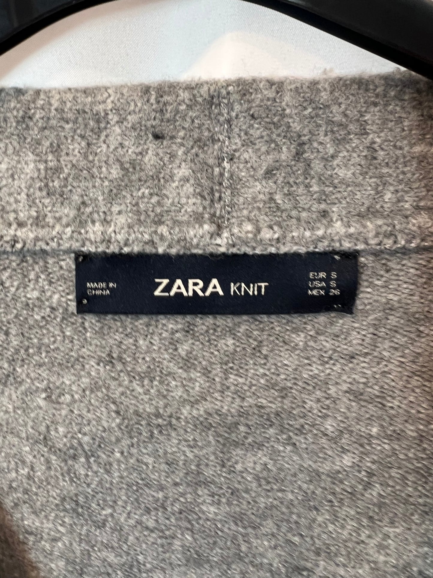 ZARA. Cárdigan gris botones. T S