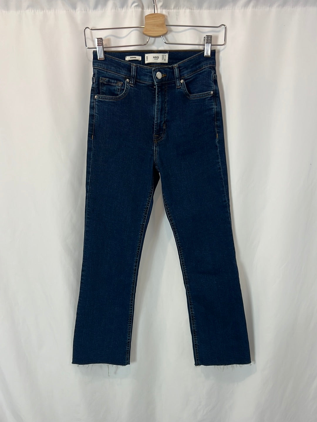 MANGO. Pantalón denim acampanado T.34