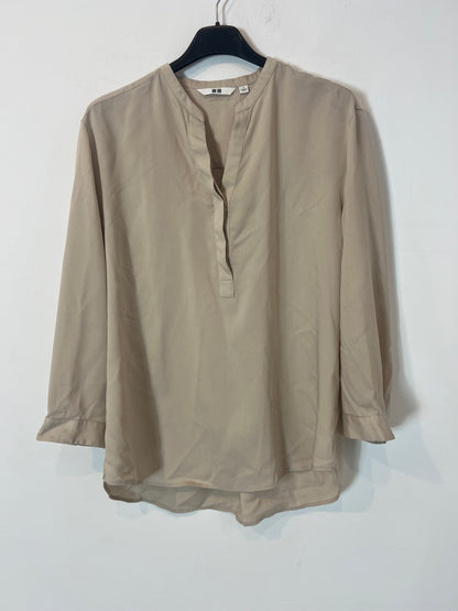 UNIQLO. Blusa beige fluida. T S