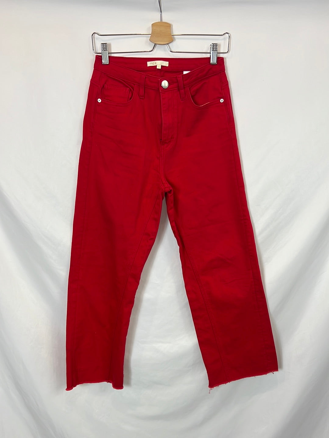 MAJE. Pantalón denim rojo T.38