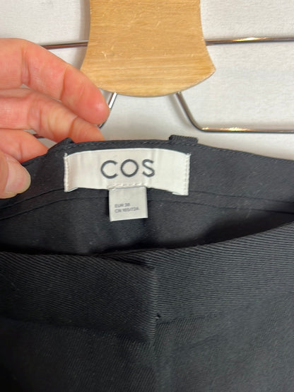 COS. Pantalón negro de vestir para ancha. T 38