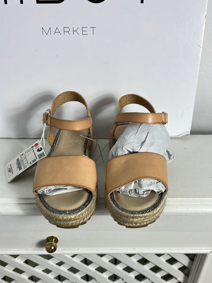 ZARA. Sandalia beige esparto T.33