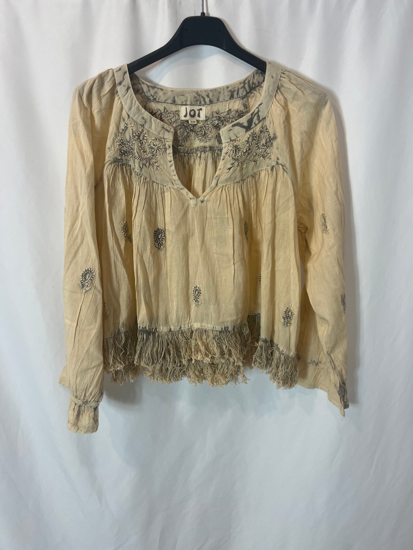 JOT. Blusa beige bordados y flecos. T S/M