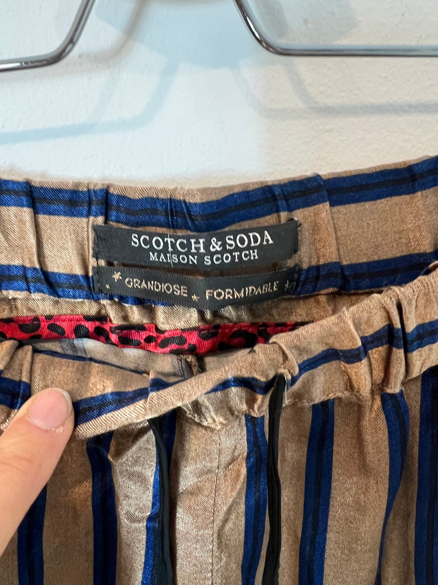 SCOTCH&SODA .Pabtalon satinado rayas. T M