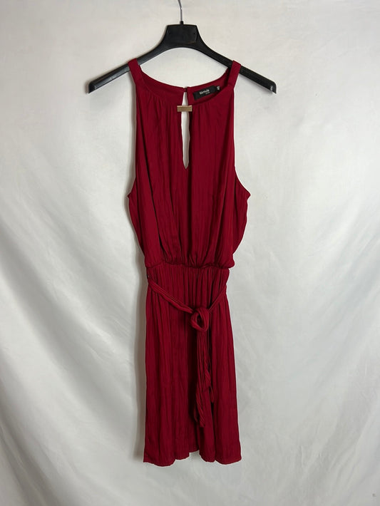 FORMULA. Vestido corto color vino tinto fluido. T 40