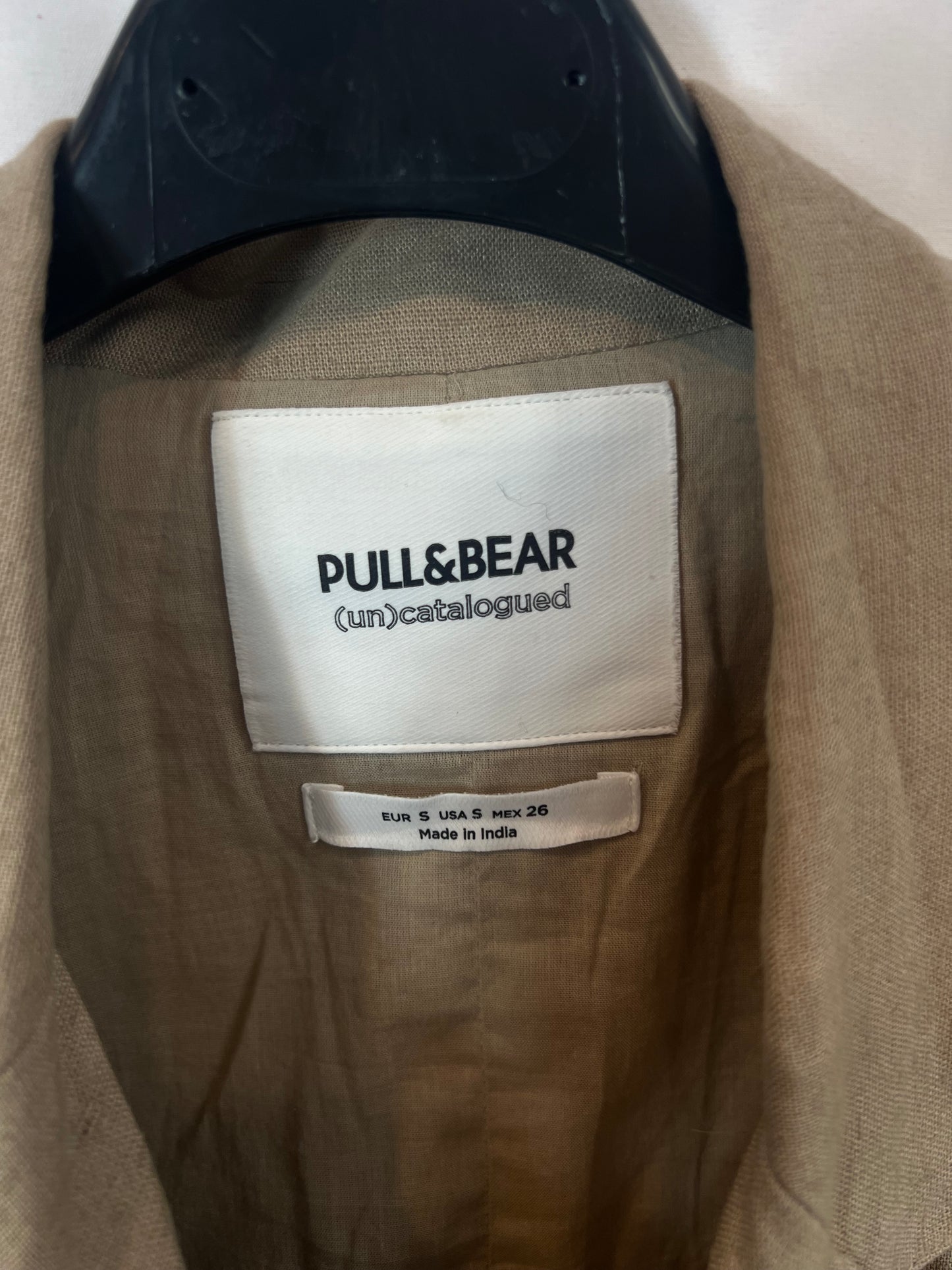 PULL&BEAR. Chaqueta crop beige textura. T S