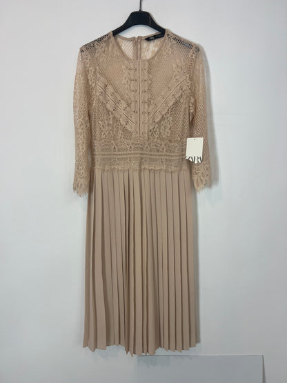 ZARA. Vestido midi encaje beige. T M