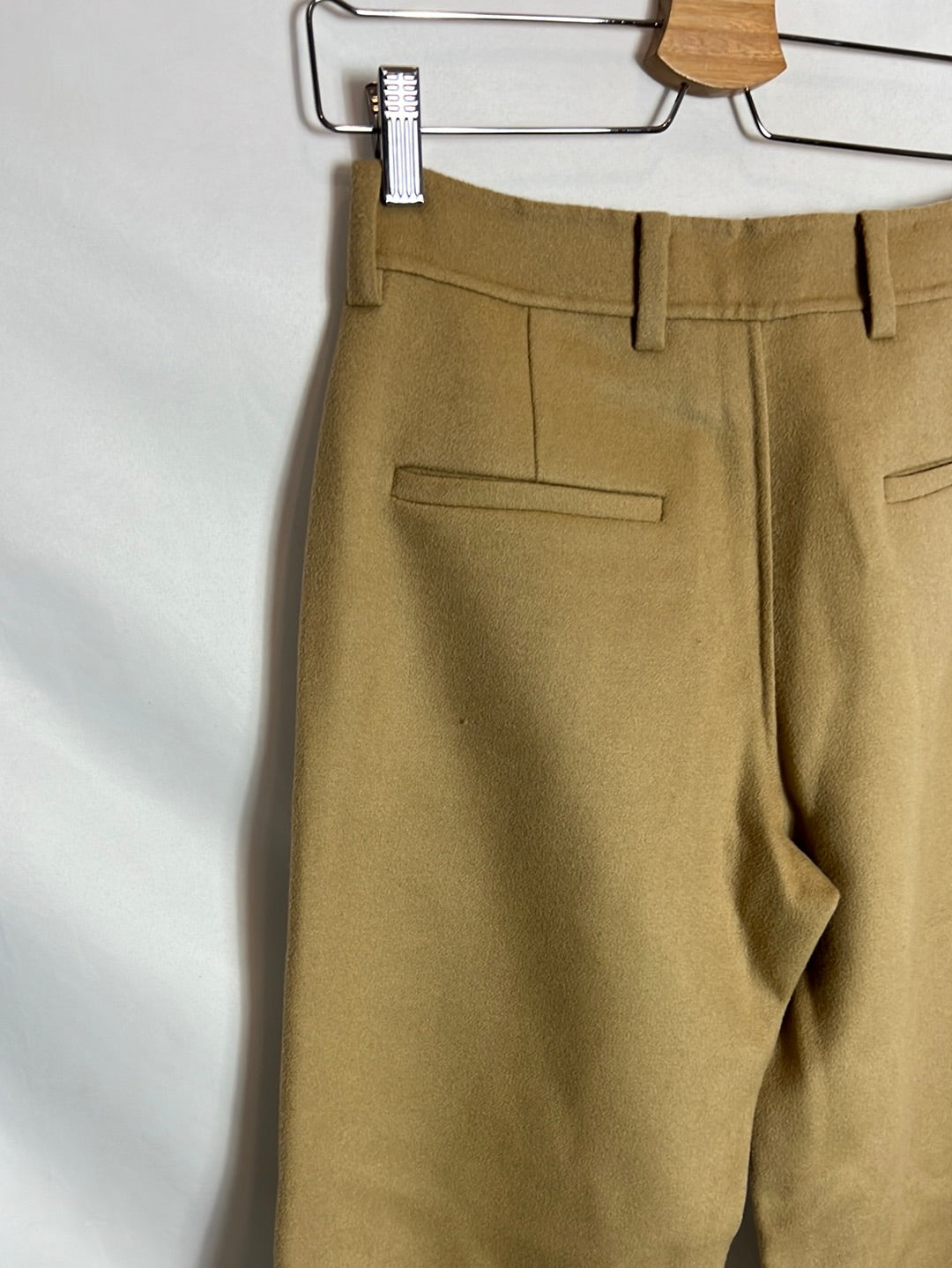 ZARA. Pantalón lana beige pata ancha. T XS