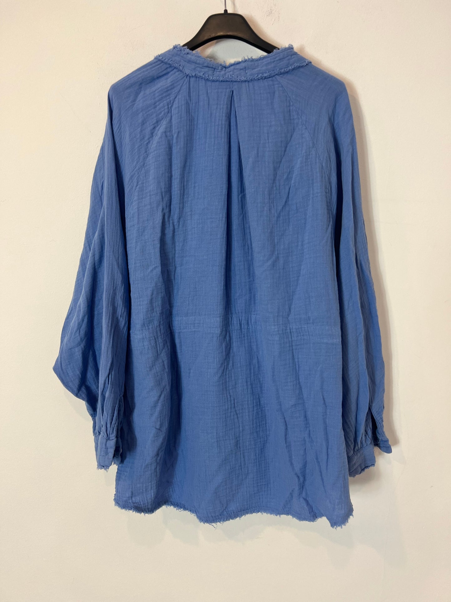 PULL&BEAR. Sobre camisa azul textura. T M/L