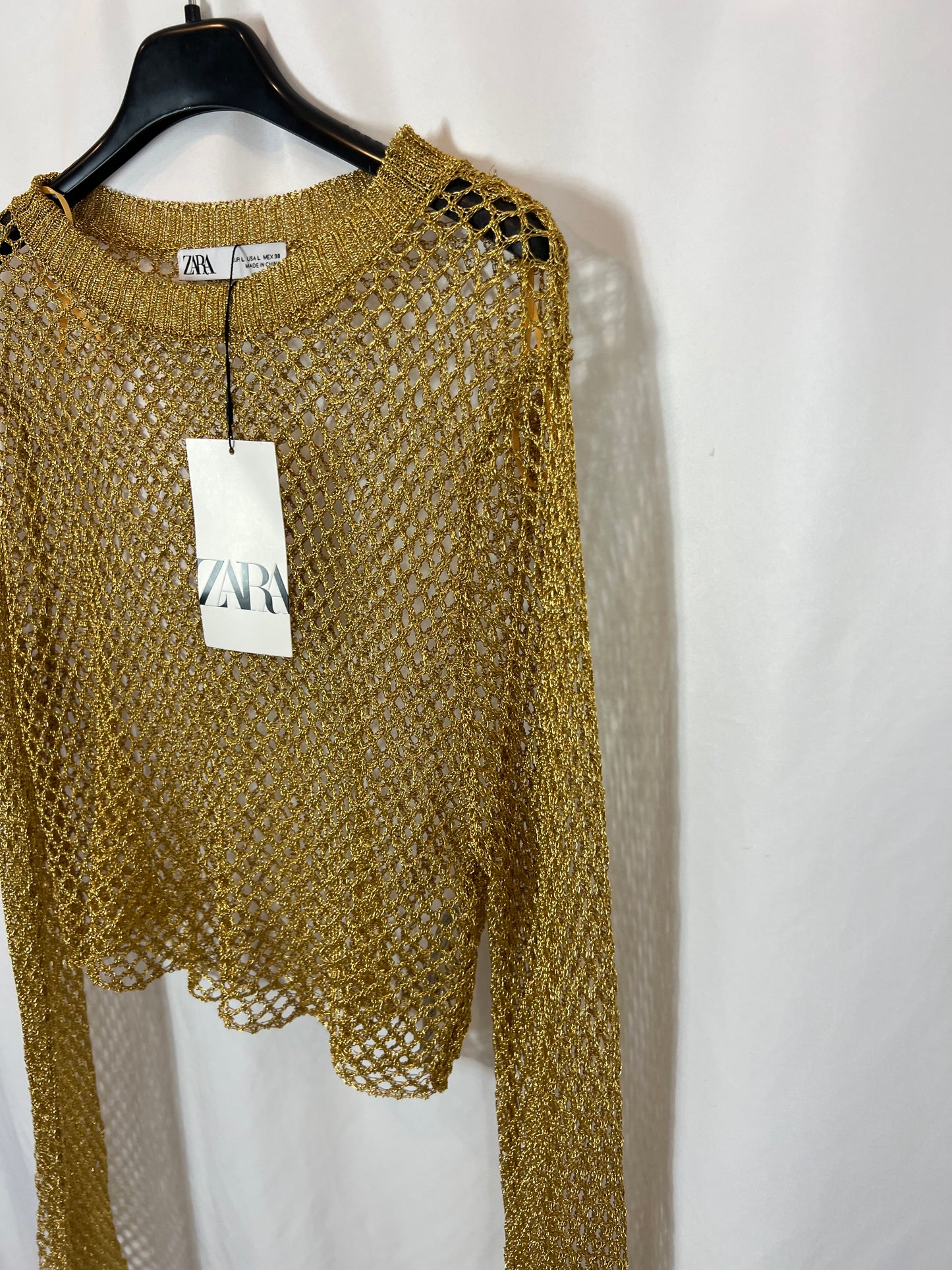 ZARA. Top rejilla dorado.T L